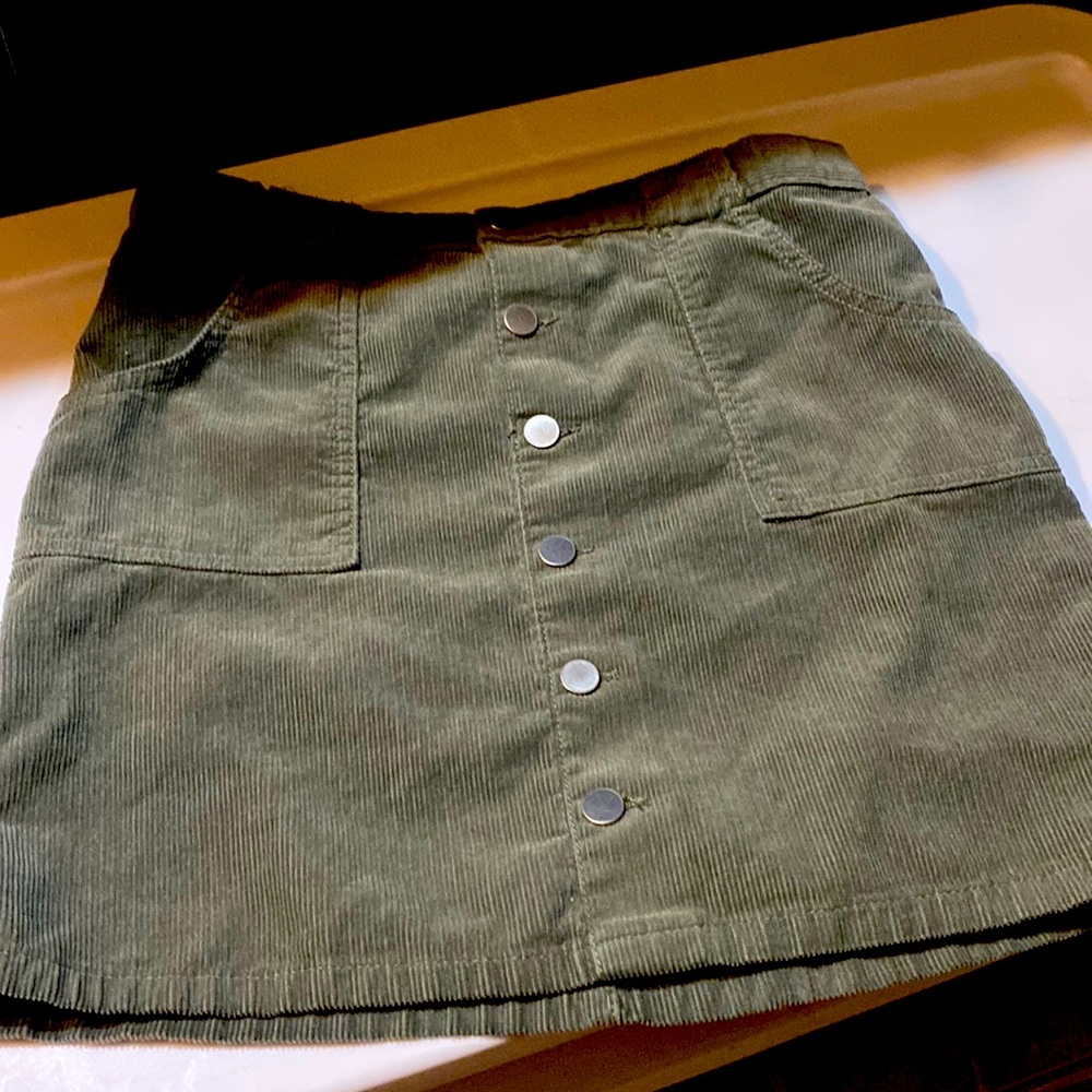 Children’s Place Girls Size 14 . Green Corduroy Skirt